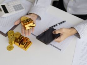 Mengapa Harga Emas Turun Analisis Penyebab, Dampak, dan Strategi Investor