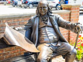 Benjamin Franklin Penemu Listrik: Fakta, Sejarah, dan Peran Pentingnya