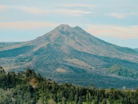 Gunung Guntur: Pesona Alam, Jalur Pendakian, dan Fakta Menarik Gunung Legendaris di Garut