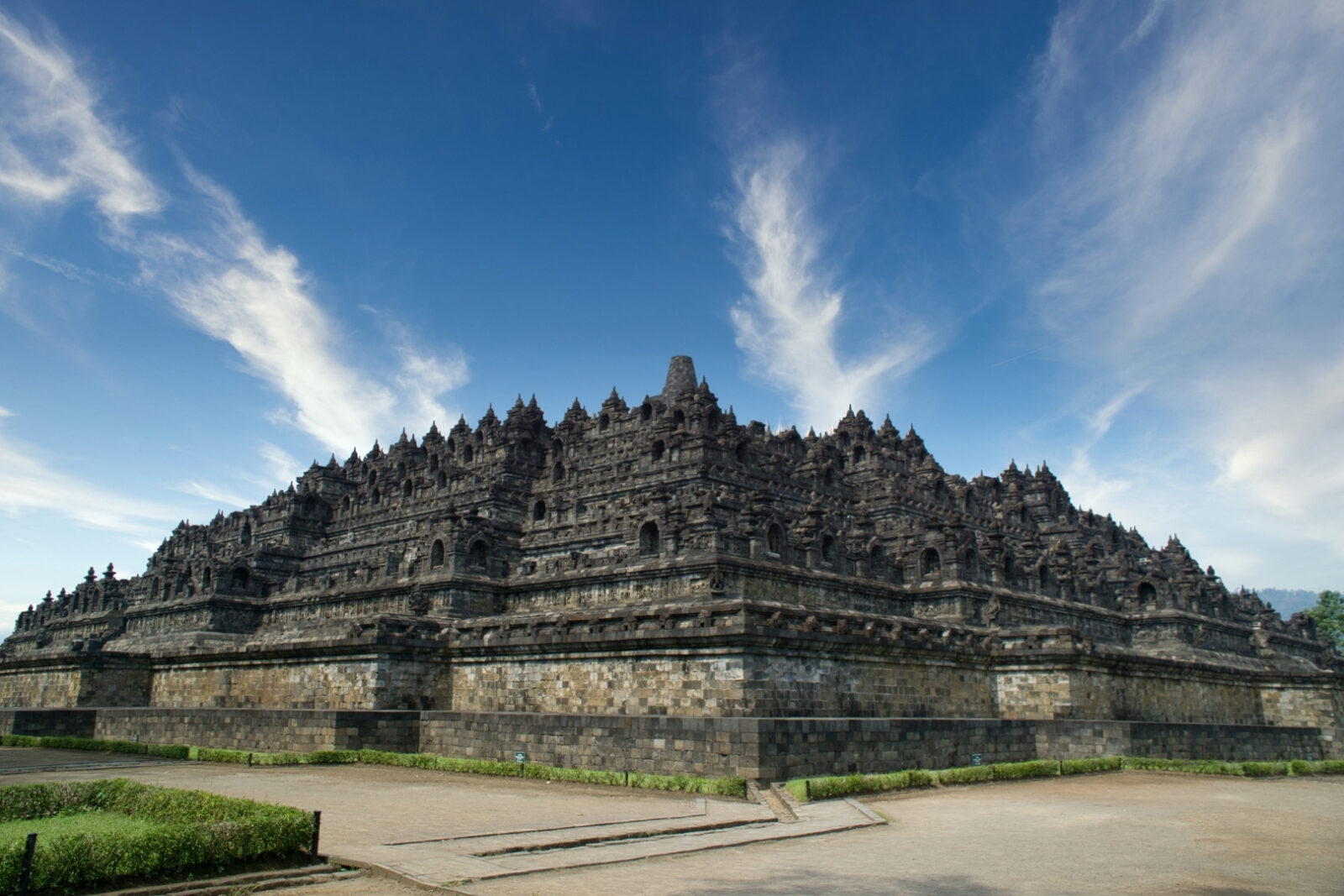 Letak Candi Borobudur dan Daya Tariknya Sebagai Warisan Dunia
