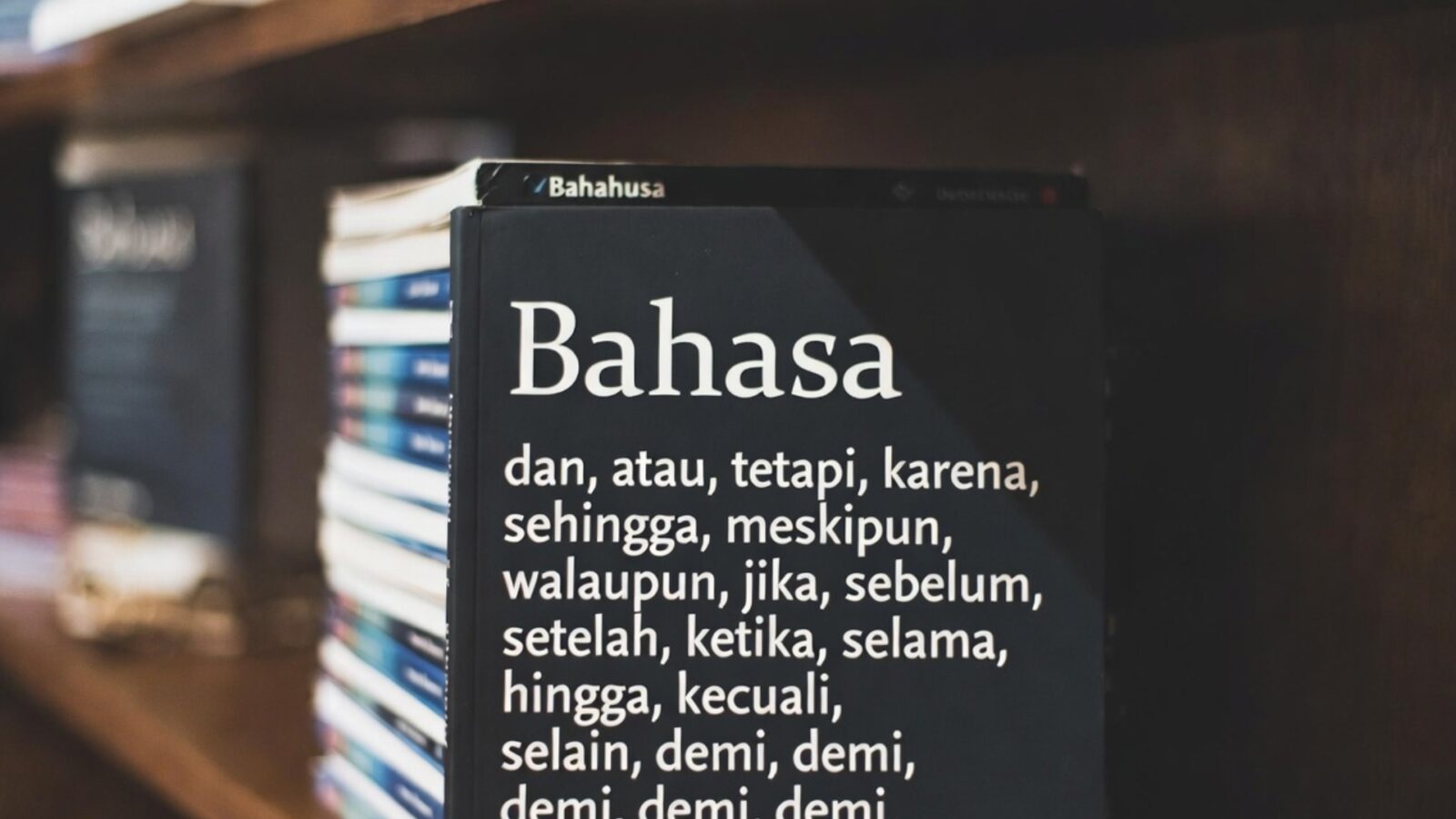 Konjungsi Pengertian, Jenis, dan Contoh Penggunaan dalam Kalimat
