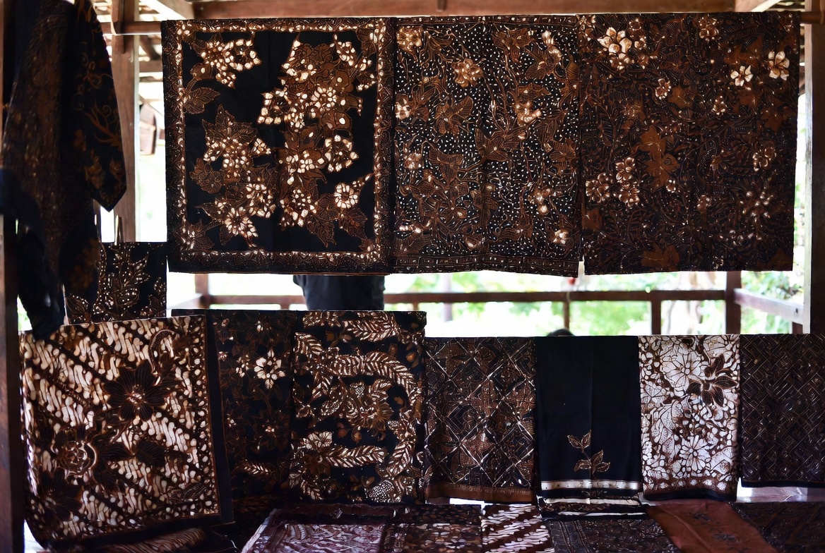 PT Batik Keris: Sejarah, Produk dan Perkembangan Batik Indonesia