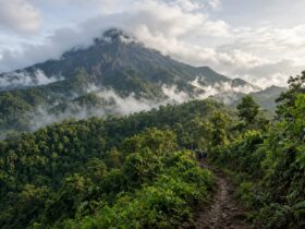 Gunung Salak Ketinggian Berapa Meter dan Jalur Pendakiannya