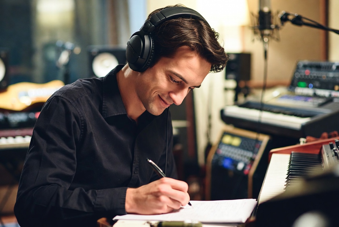 Pencipta Lagu yang Berhasil Menciptakan Karya Hits
